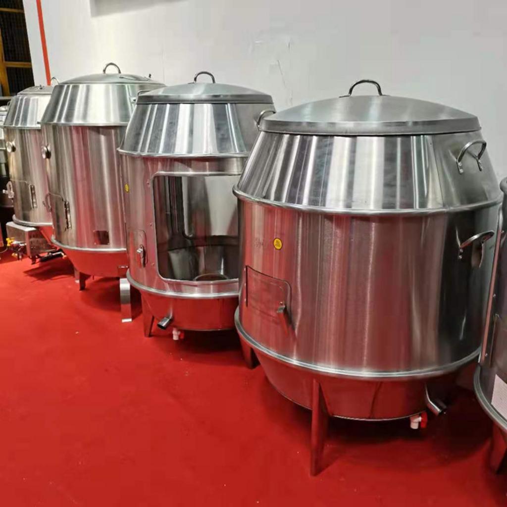 Hình ảnh cận cảnh bề mặt của inox 304 (sáng bóng, không gỉ) và inox 430 (có thể bị ố).