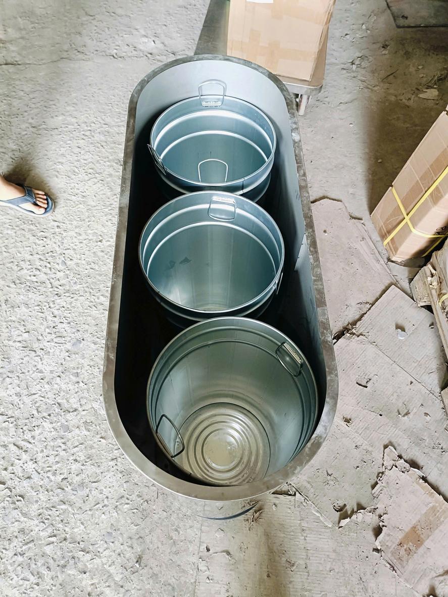 Việc phân biệt và lựa chọn đúng loại Inox 304 là cực kỳ quan trọng đối với thiết bị bếp công nghiệp.