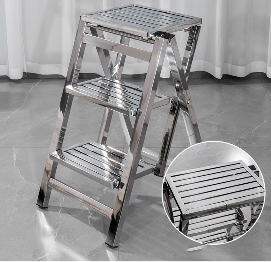 Hình ảnh tổng quan một chiếc thang rút inox chữ I và chữ A trong môi trường nhà xưởng.