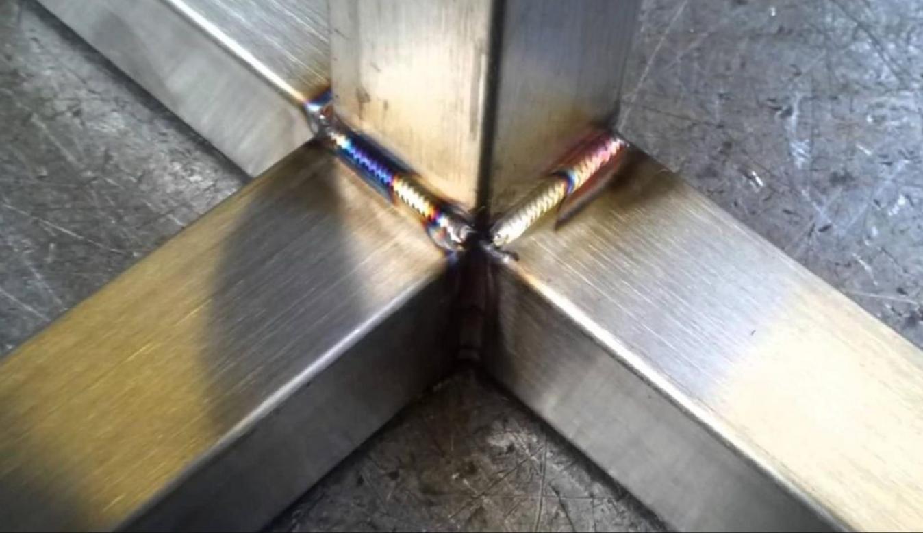 Bộ thiết bị và vật liệu tiêu chuẩn cho hàn inox.