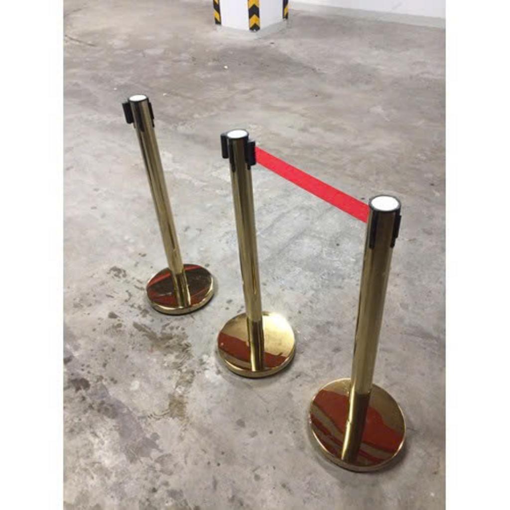 Bảng vẽ kỹ thuật thể hiện các kích thước tiêu chuẩn của một cột chắn inox dây căng.