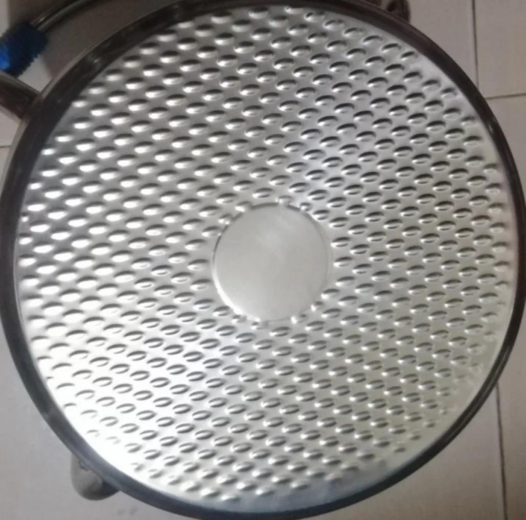 Minh họa các thông số kỹ thuật quan trọng của một mặt ghế inox tiêu chuẩn.