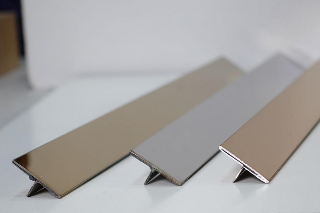 Checklist tiêu chí chọn nẹp inox theo môi trường và yêu cầu vận hành.