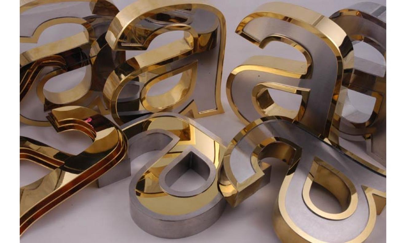 Ma trận chấm điểm nhà gia công theo tiêu chí kỹ thuật, tiến độ, bảo hành và giá.