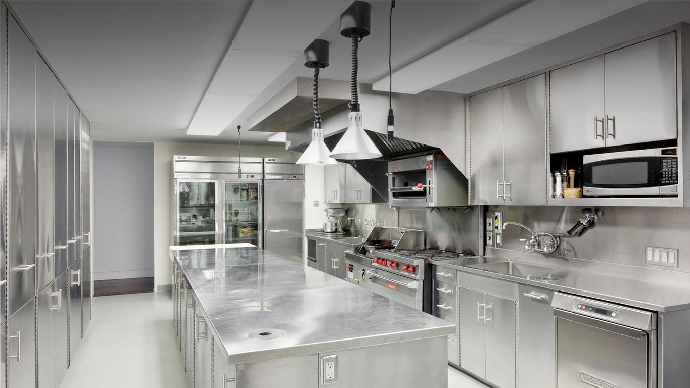 Hệ thống thiết bị lạnh công nghiệp đóng vai trò xương sống cho nhiều quy trình sản xuất và bảo quản hiện đại.