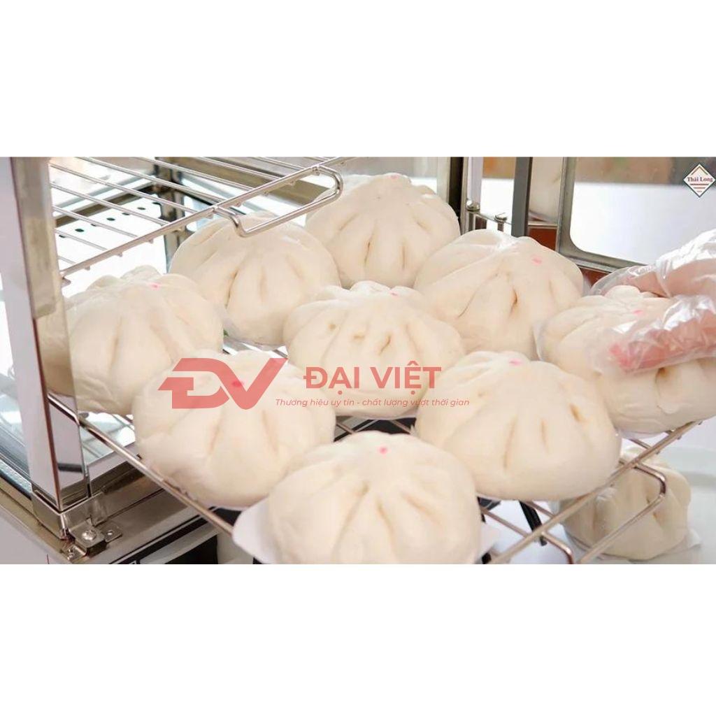 Hình ảnh tổng quan một chiếc tủ hấp bánh bao công nghiệp hiện đại đang hoạt động trong bếp chuyên nghiệp.