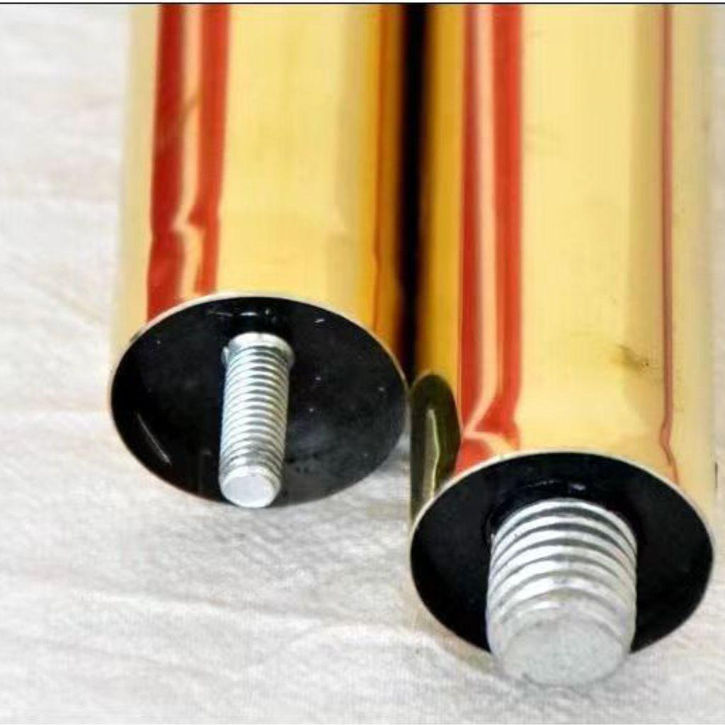 Minh họa tỷ lệ cân đối giữa chiều cao cột cờ và chiều cao trần nhà.