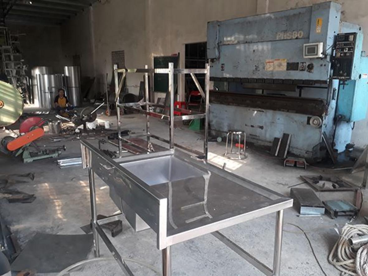 Giải pháp dùng chảo wok đáy tròn cho bếp từ công nghiệp.