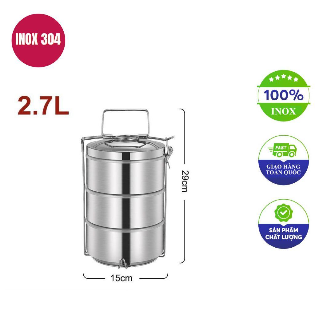 Camen inox được sử dụng để vận chuyển suất ăn cho công nhân tại một nhà máy lớn.