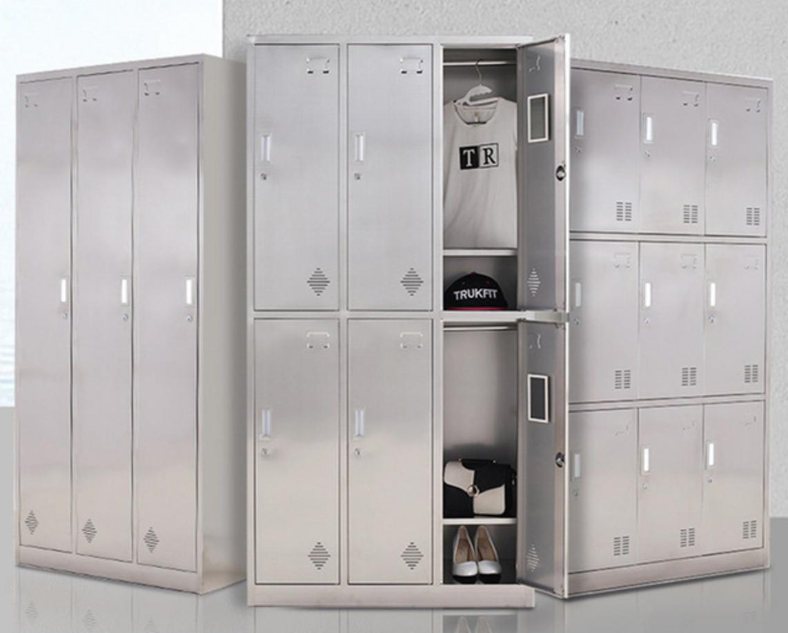 Tủ locker inox cho nhà máy và tủ cánh kính sang trọng cho khách sạn là hai trong nhiều ứng dụng của sản phẩm.