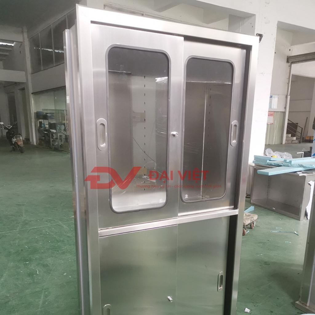 Tủ thuốc inox được sắp xếp khoa học giúp tối ưu quy trình cấp phát thuốc tại bệnh viện.