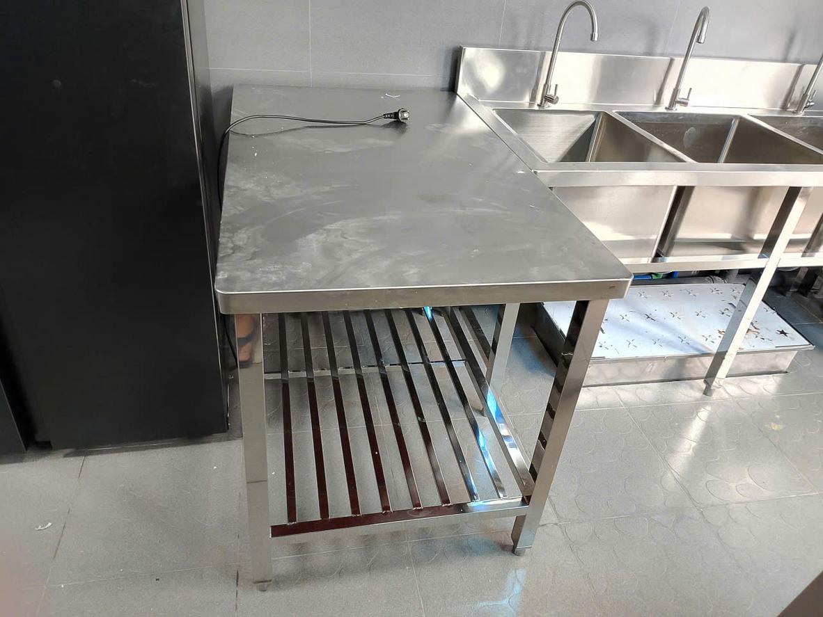 Nhận báo giá bàn bếp inox trực tiếp từ xưởng sản xuất Cơ Khí Hải Minh để có chi phí tốt nhất.