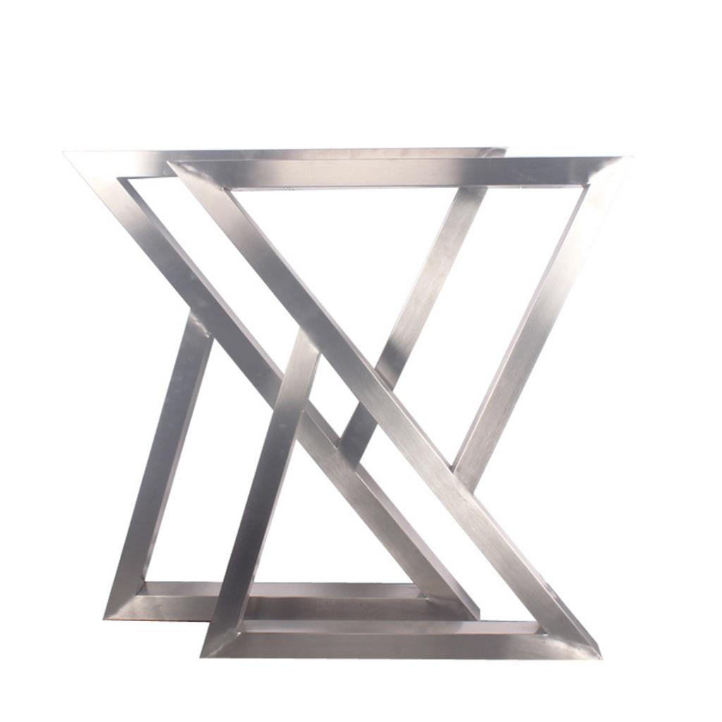 Hướng dẫn vệ sinh chân bàn inox bằng khăn mềm và dung dịch chuyên dụng để giữ độ sáng bóng.