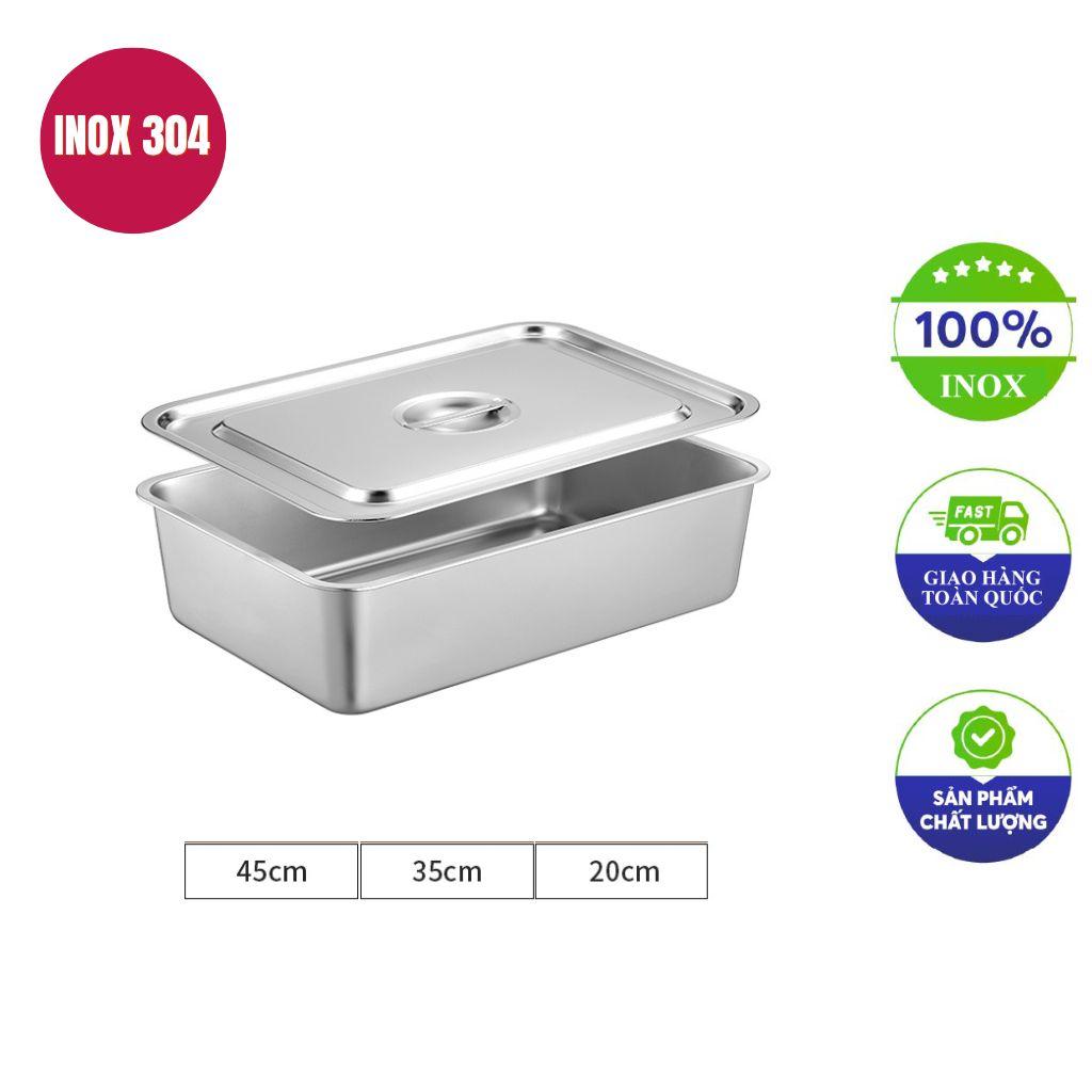 Lau khô khay inox sau khi rửa là bước quan trọng để ngăn ngừa vết ố.