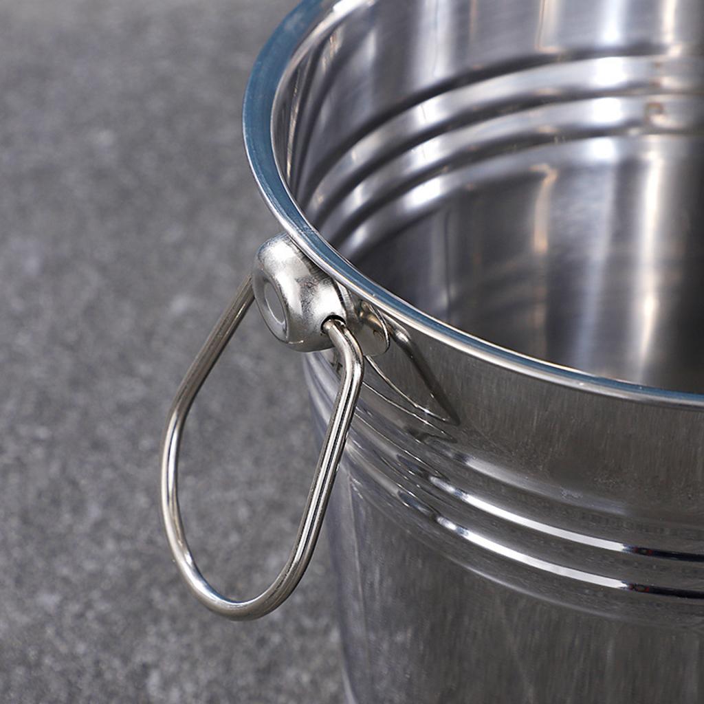 Lau khô xô đá inox bằng khăn mềm sau khi rửa để tránh vết ố nước.