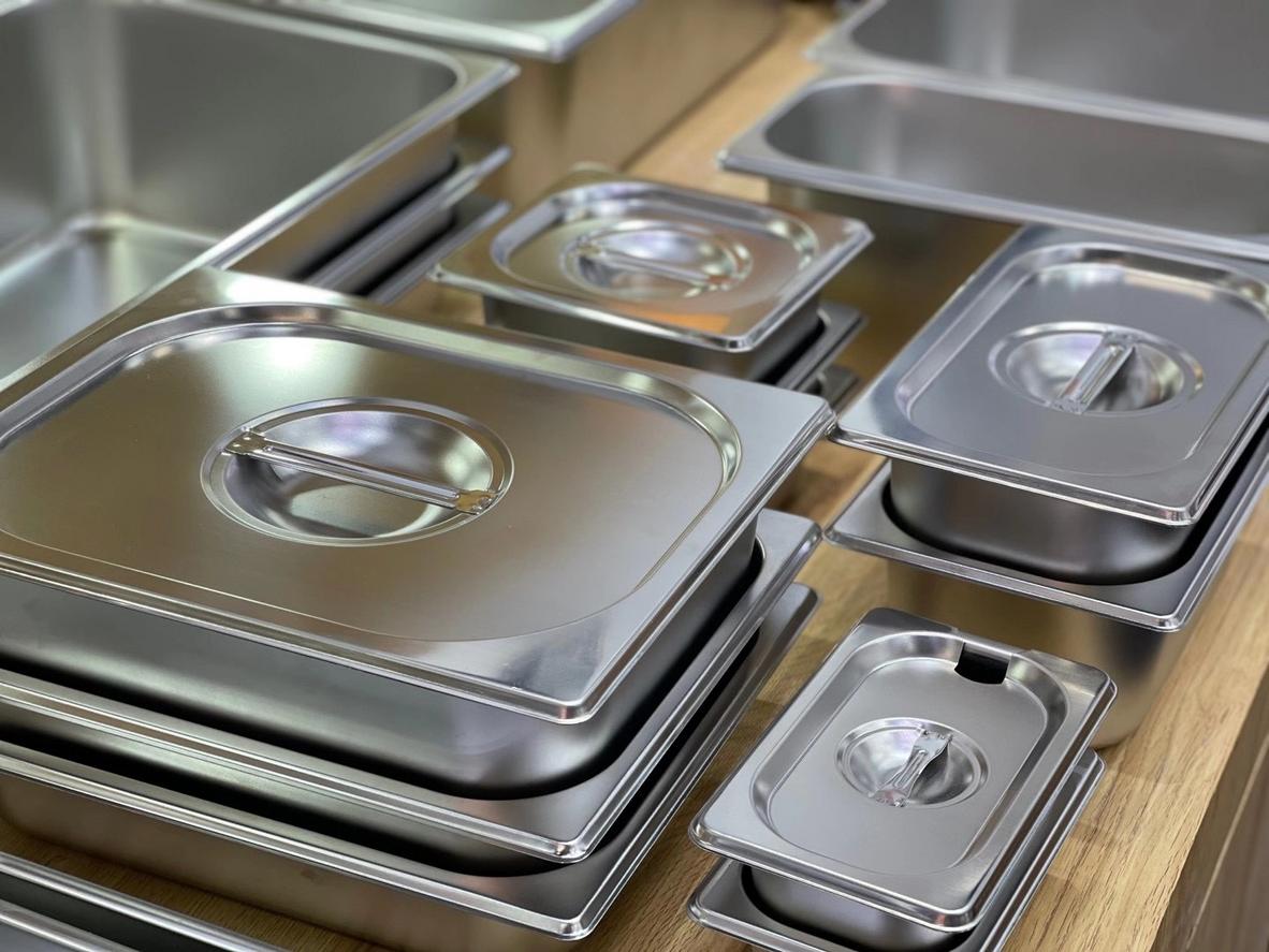 Hải Minh – xưởng gia công khay inox trực tiếp, chuẩn ISO 9001:2015.