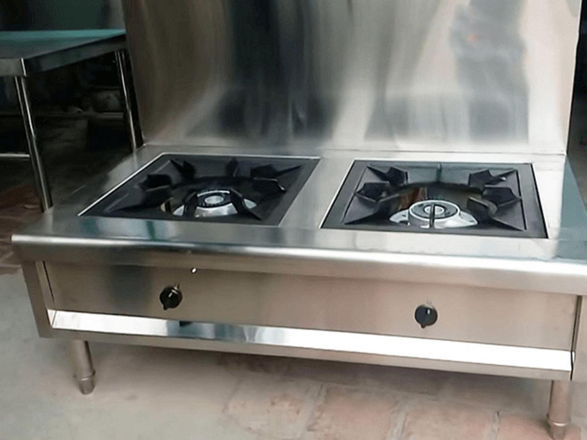 Giao diện điều khiển một bếp hầm thông minh có kết nối IoT.