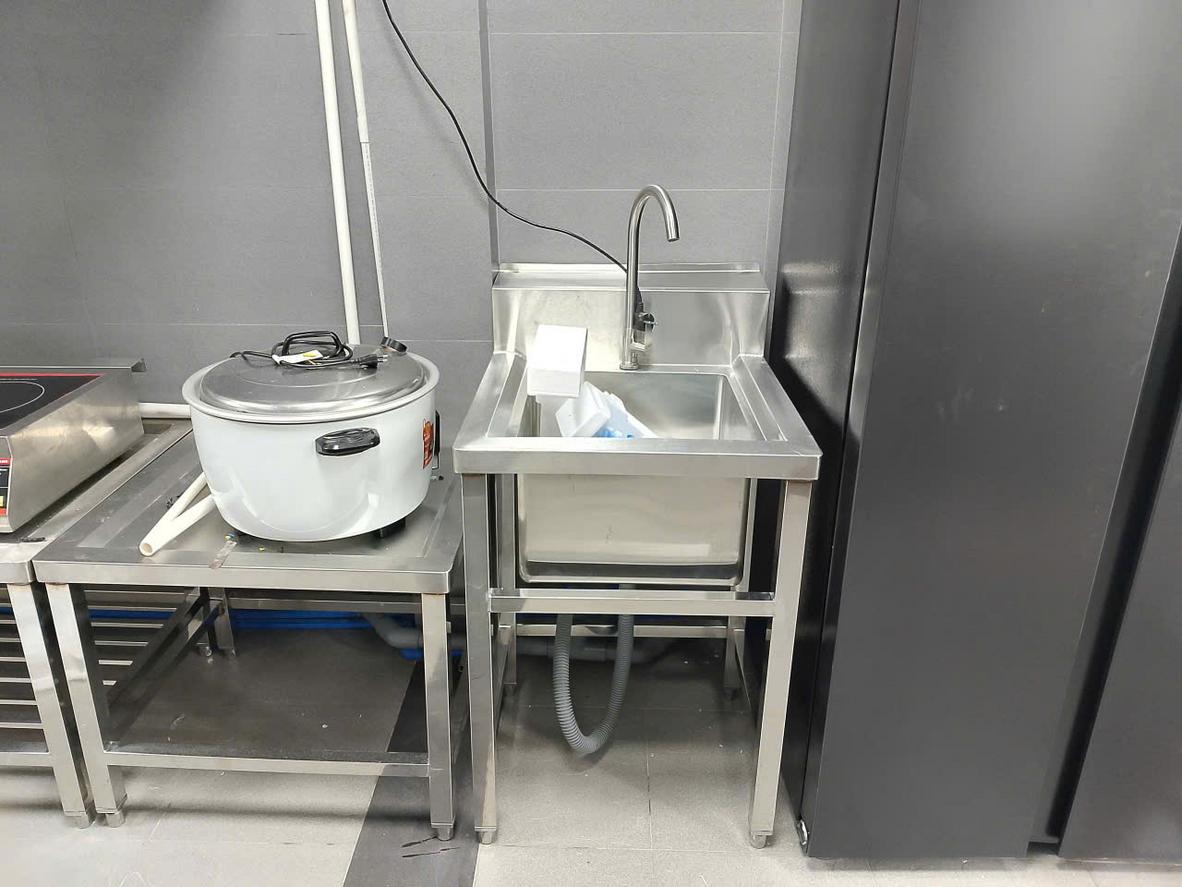 Hình ảnh thực tế từ dự án lắp đặt bàn bếp inox cho một đối tác nhà hàng của Cơ Khí Hải Minh.