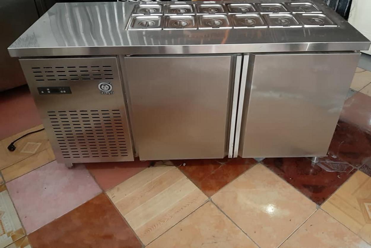 Hình ảnh xưởng sản xuất hiện đại của Cơ Khí Hải Minh với các kỹ sư đang làm việc.