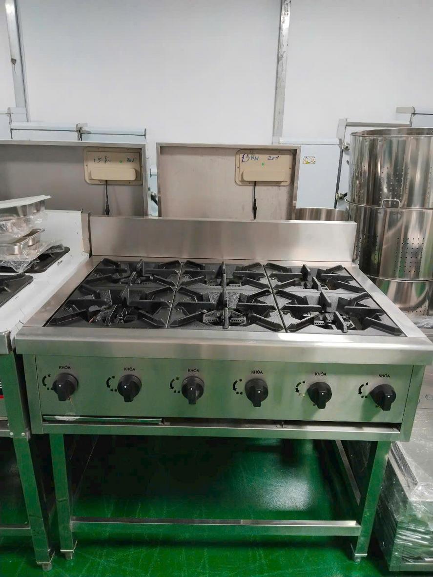 Xưởng gia công inox của Cơ Khí Hải Minh với máy móc hiện đại.