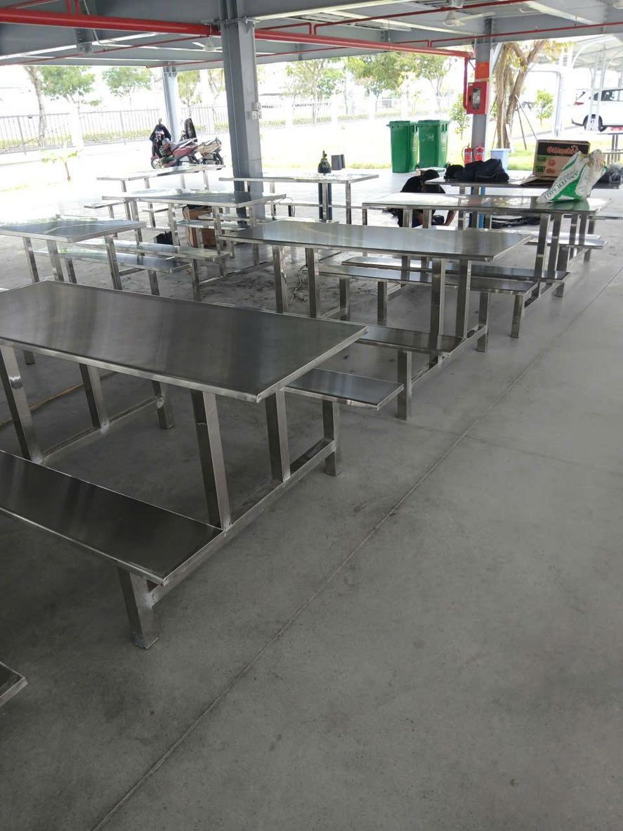 Hình ảnh xưởng sản xuất của Cơ Khí Hải Minh với máy móc hiện đại và đội ngũ công nhân đang làm việc.