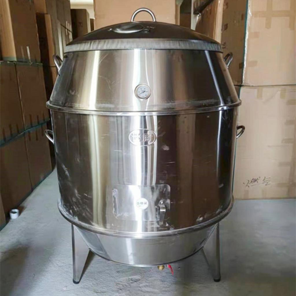 Toàn cảnh xưởng sản xuất hiện đại của Cơ Khí Hải Minh với các kỹ sư đang làm việc.