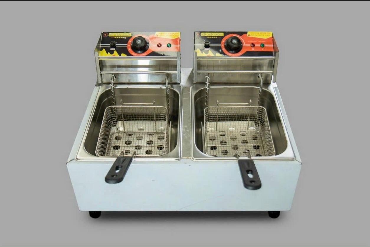 Hình ảnh thực tế Bếp chiên nhúng đôi dùng điện FSSDF12D sản xuất bởi Cơ Khí Hải Minh, thể hiện thiết kế hiện đại và vật liệu cao cấp.