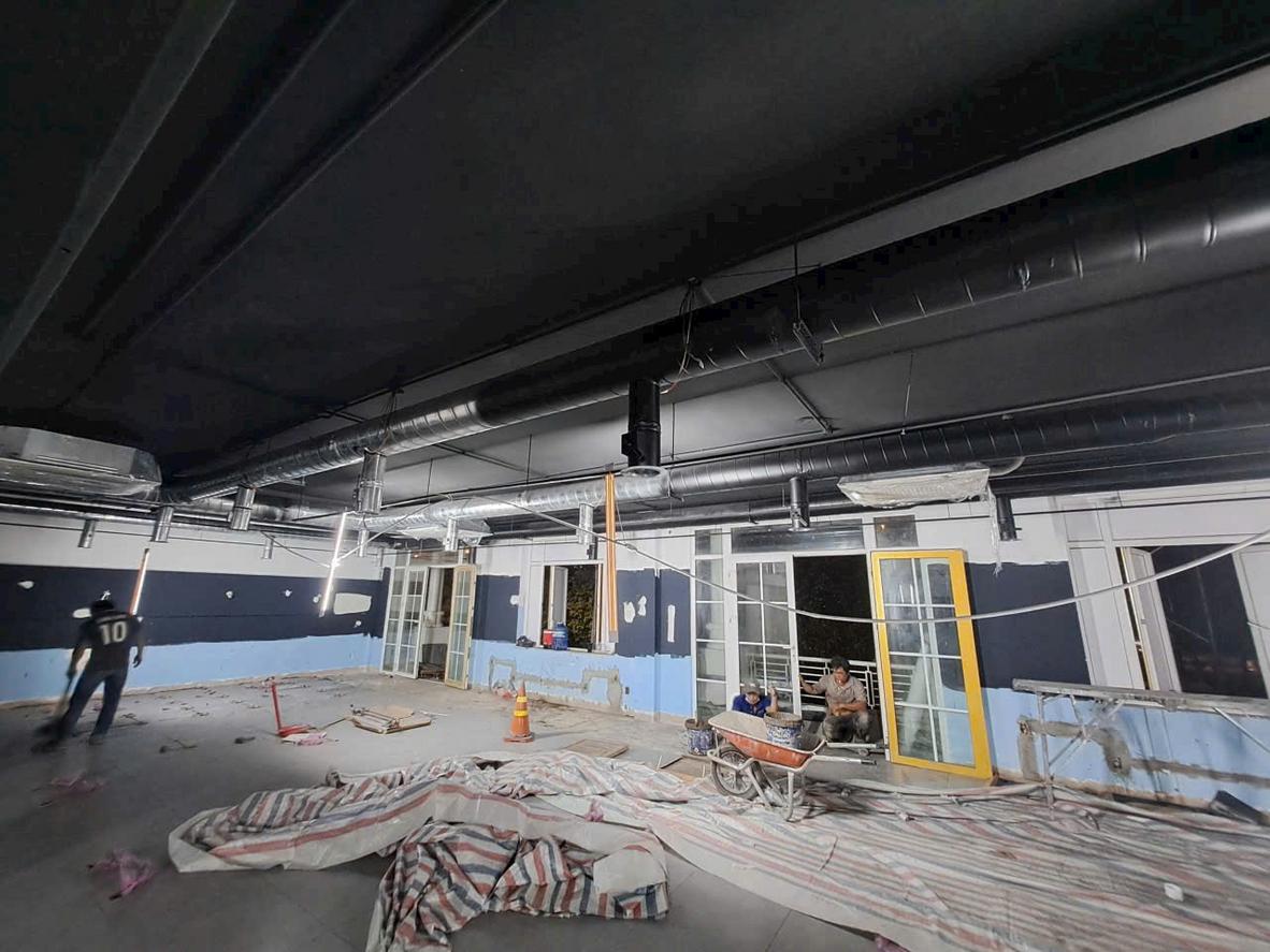 Các loại chụp hút khói công nghiệp phổ biến được lắp đặt trong nhà hàng.