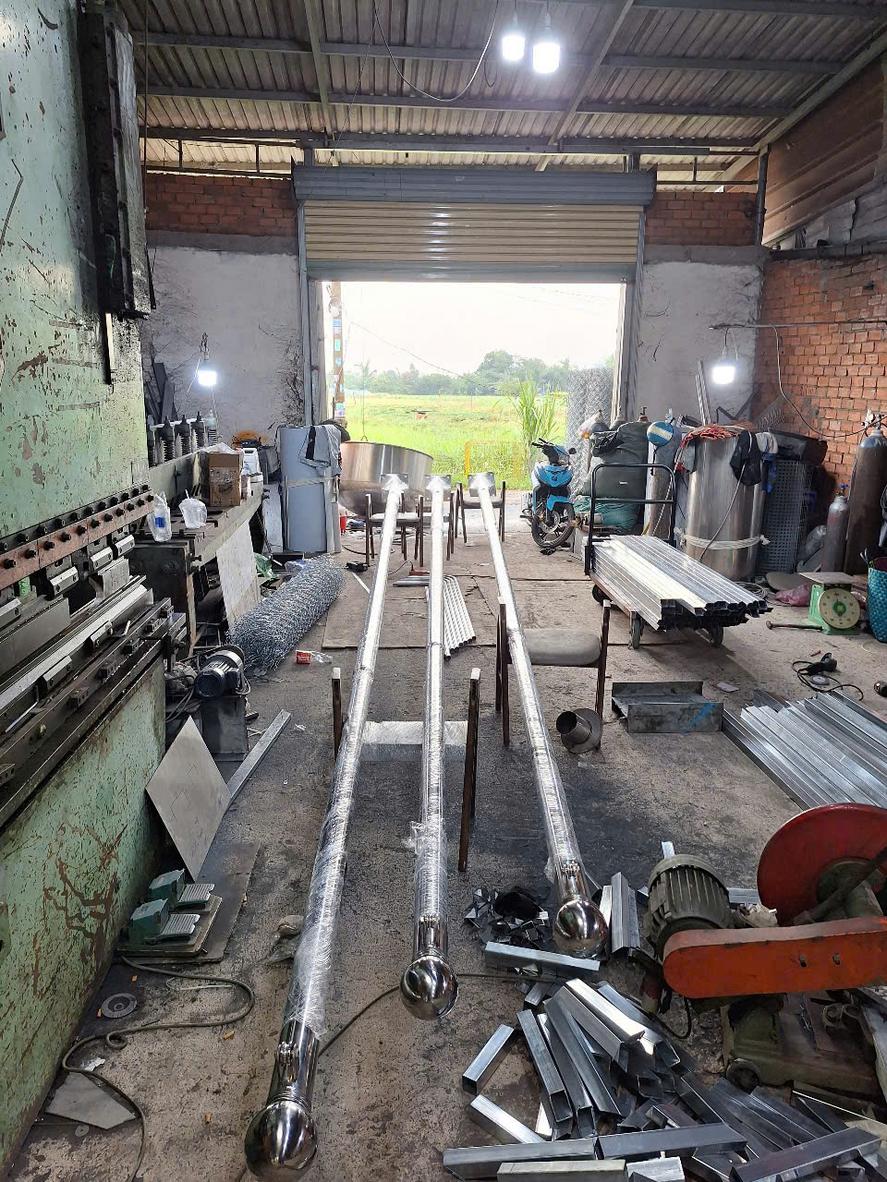 Máy cắt laser fiber cắt tấm inox 304.