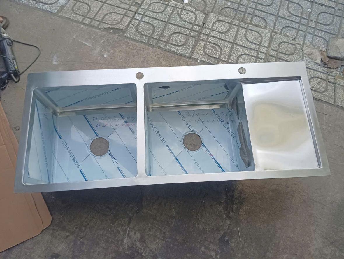 Minh họa chuỗi công đoạn từ bản vẽ đến sản phẩm inox hoàn thiện.