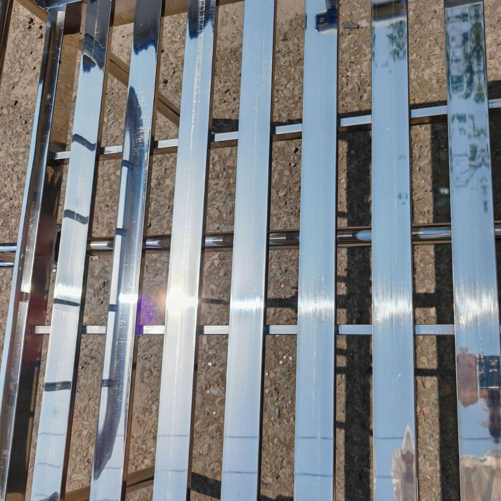 Giường 1 tay quay với dải điều chỉnh độ cao tham khảo 450–750 mm (tùy model).