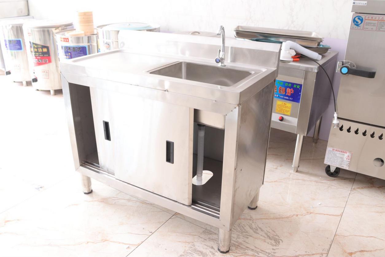 Tủ inox 304 theo yêu cầu cho bếp công nghiệp – hoàn thiện hairline, hàn TIG.