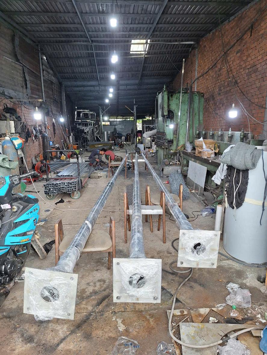 So sánh đặt hàng theo bản vẽ với sản phẩm off-the-shelf.