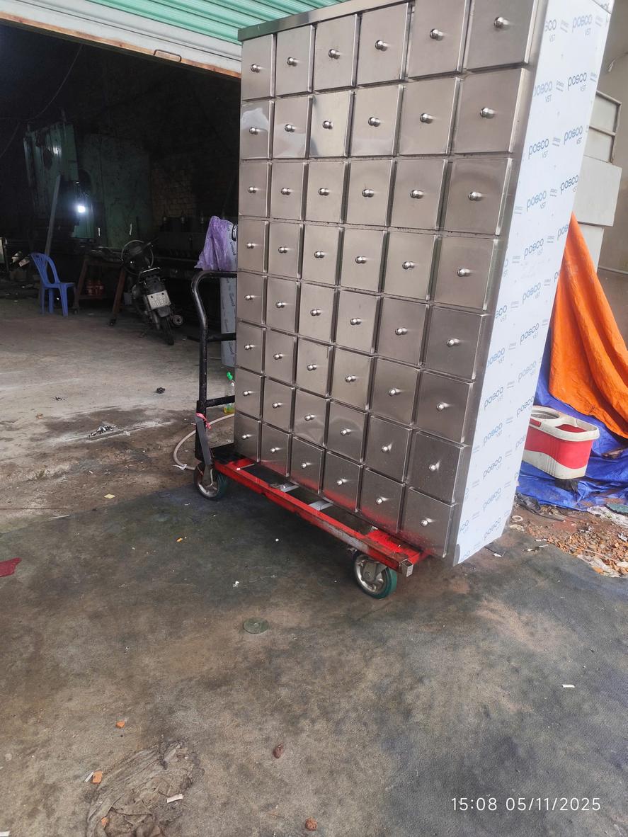 Buổi review DFM giữa kỹ sư và khách hàng.