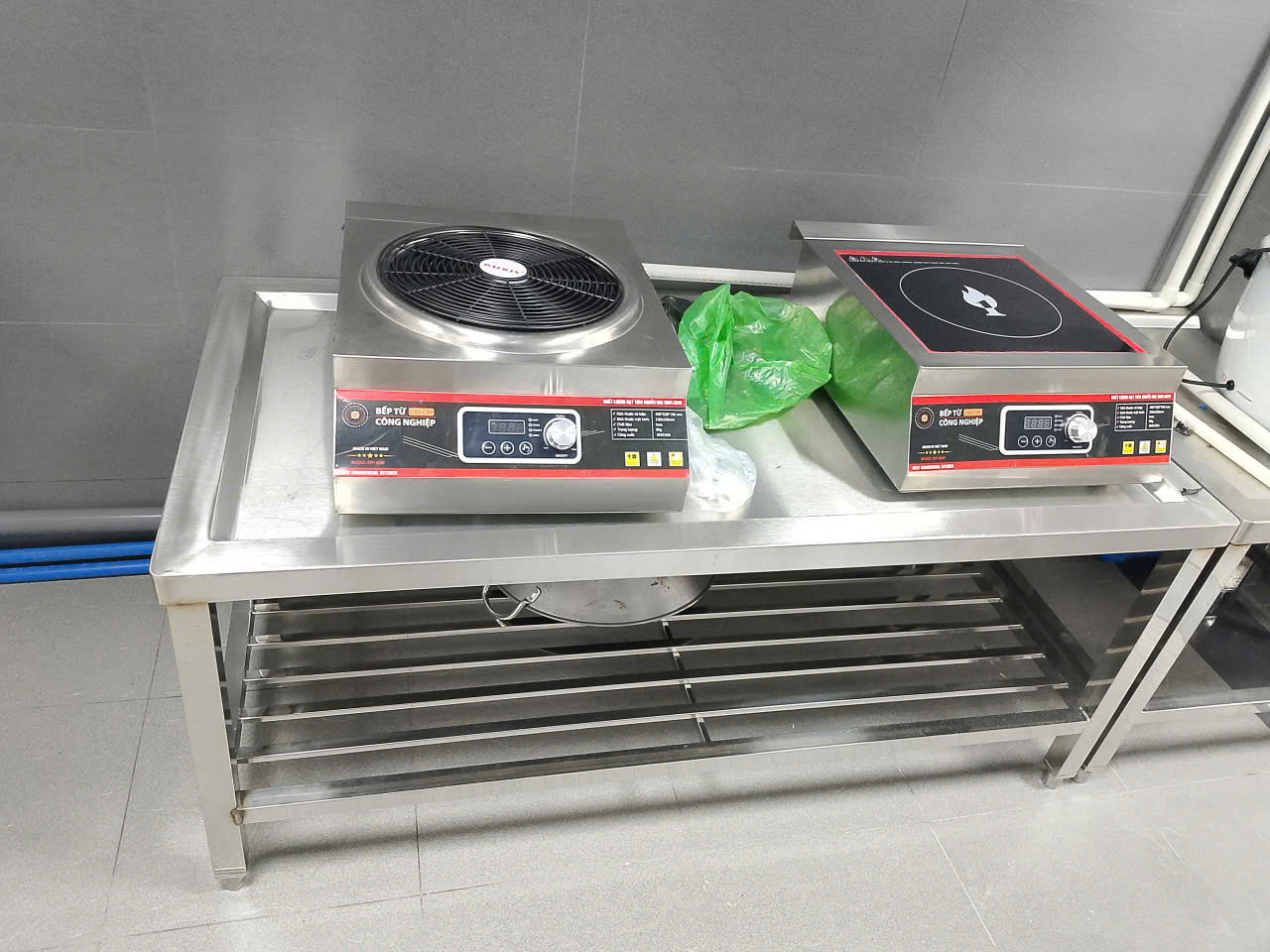 thi công bếp ăn công nghiệp công ty UNIND Bình Phước 2025 lắp đặt chậu bếp từ công nghiệp