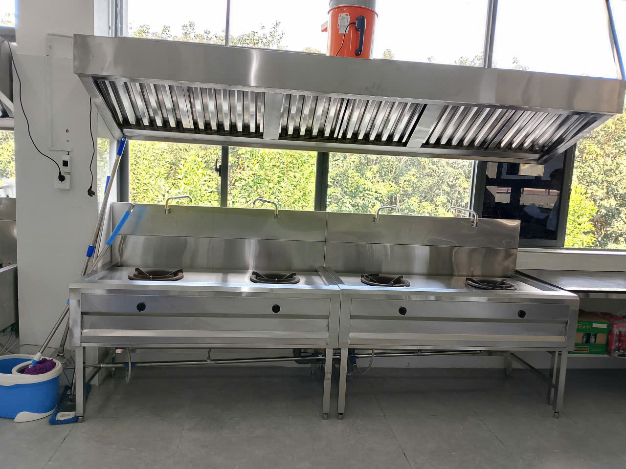 thi công bếp ăn công nghiệp công ty UNIND Bình Phước 2025 lắp đặt hệ thống hút khói và mùi