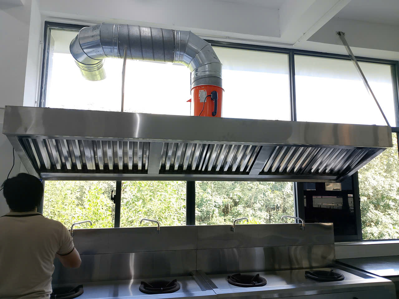 thi công bếp ăn công nghiệp công ty UNIND Bình Phước 2025 lắp đặt hệ thống hút khói