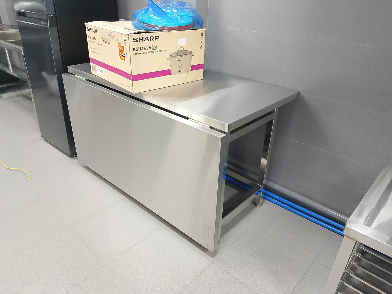 thi công bếp ăn công nghiệp công ty UNIND Bình Phước 2025 lắp đặt tủ bếp inox