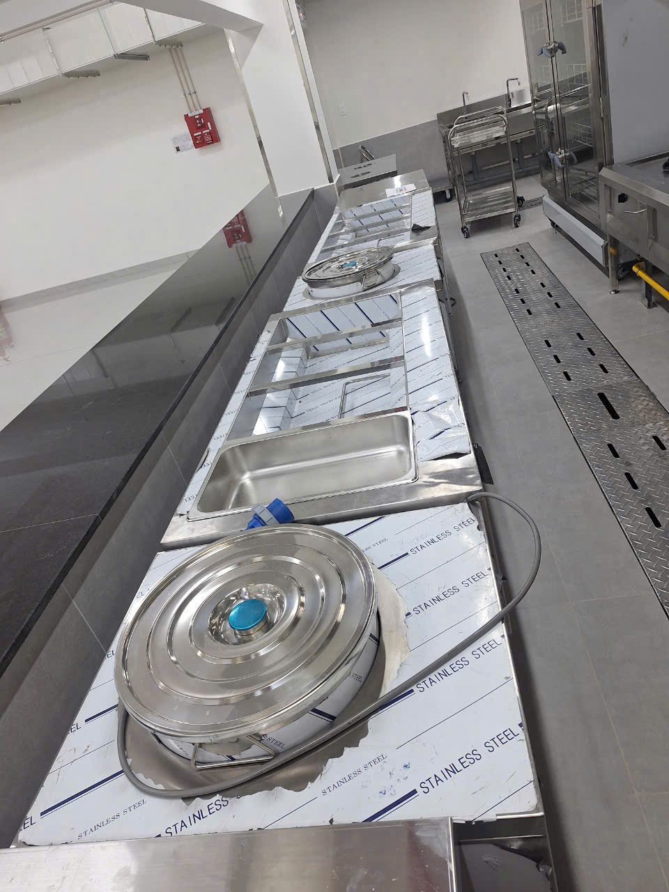 thi công bếp công nghiệp bình dương 2025 lắp đặt nồi hâm nóng thức ăn