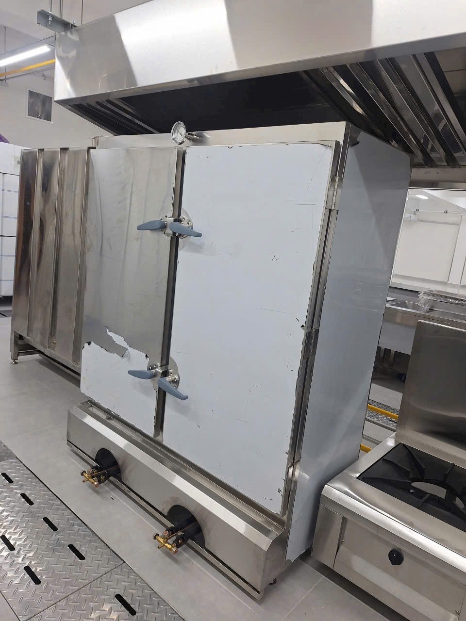 thi công bếp công nghiệp bình dương 2025 lắp đặt tủ hấp cơm công nghiệp