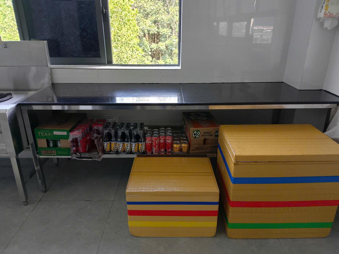 Bếp ăn trường học ưu tiên an toàn và vệ sinh.