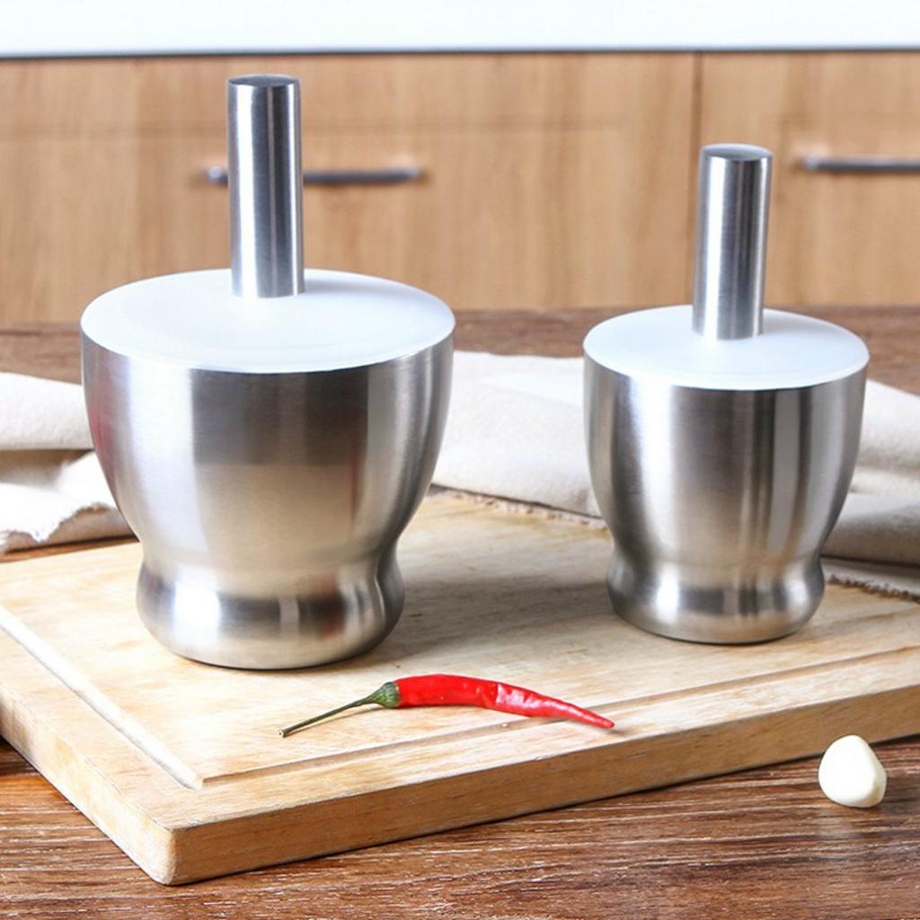 Cận cảnh bề mặt chải xước và đáy đúc nguyên khối cho lực ma sát tốt khi giã.